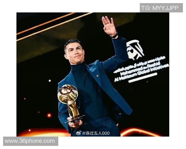 足球明星魅力无限黑色衬衫时尚搭配展现个性风采与运动精神 足球明星魅力无限黑色衬衫时尚搭配展现个性风采与运动精神