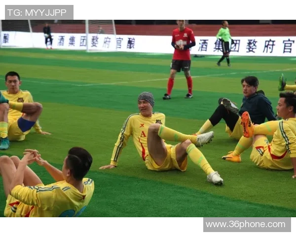 足球明星携手传递爱心温暖瞬间精彩图片素材分享